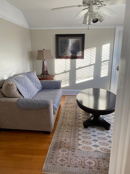 Upper bedroom - 1612 Union Ave