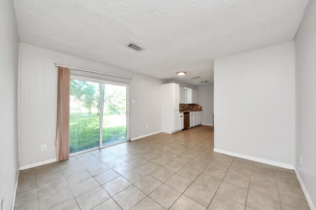 Building Photo - 12610 Chiswick Rd