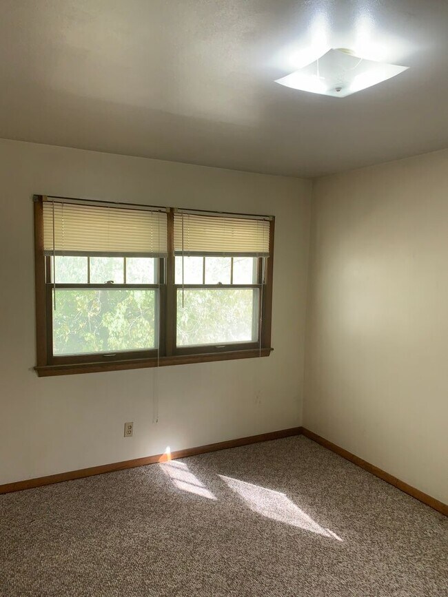 Building Photo - 415 Denver St