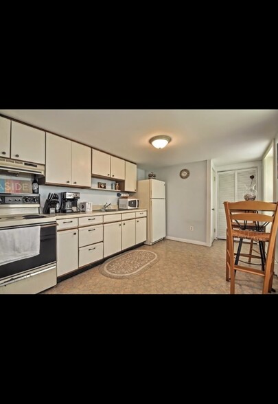 Kitchen - 496 N Washington St