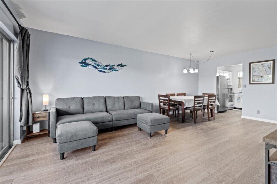 Building Photo - 300 Waterway Dr S