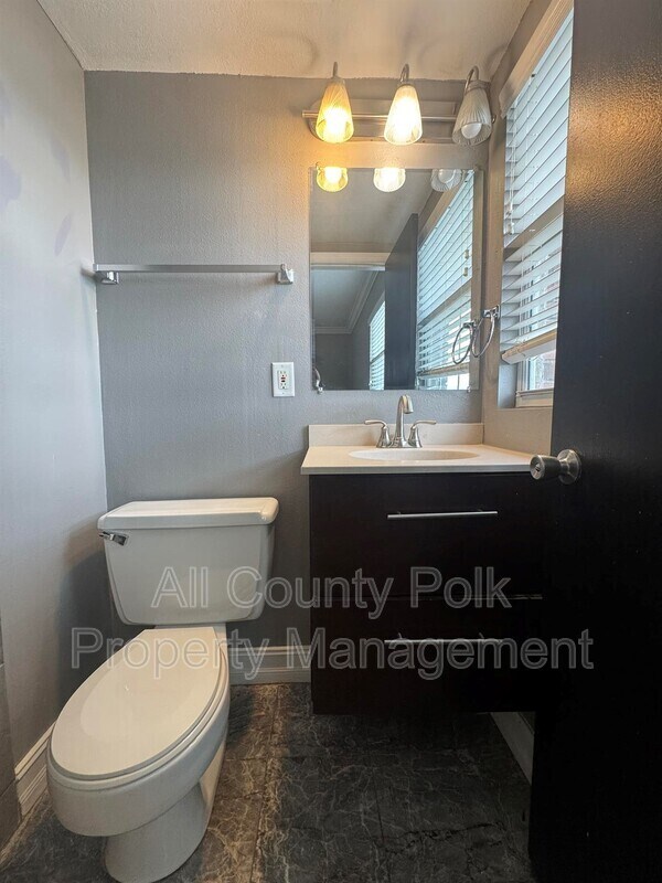 Building Photo - 1920 E Edgewood Dr