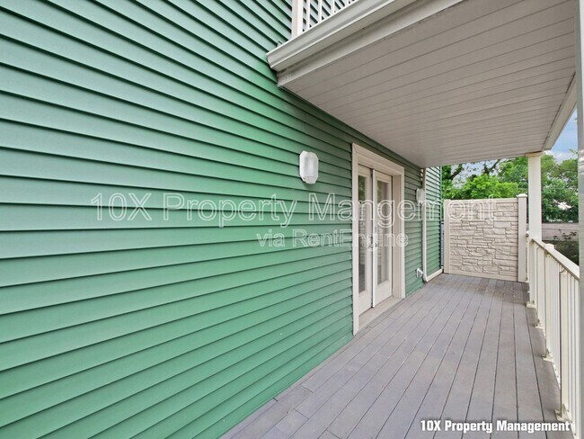 Building Photo - 1006 Oregon Ave