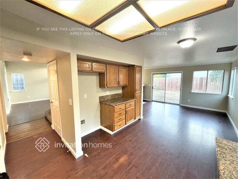 Building Photo - 8323 Lonely Hill Way