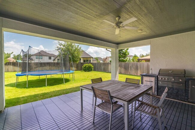 Building Photo - 40 Snowdrop Lily Dr