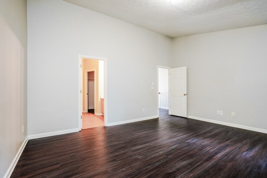 Building Photo - 7470 Royale Ct