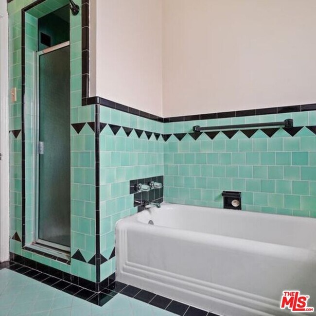 Building Photo - 1240 S Crescent Heights Blvd