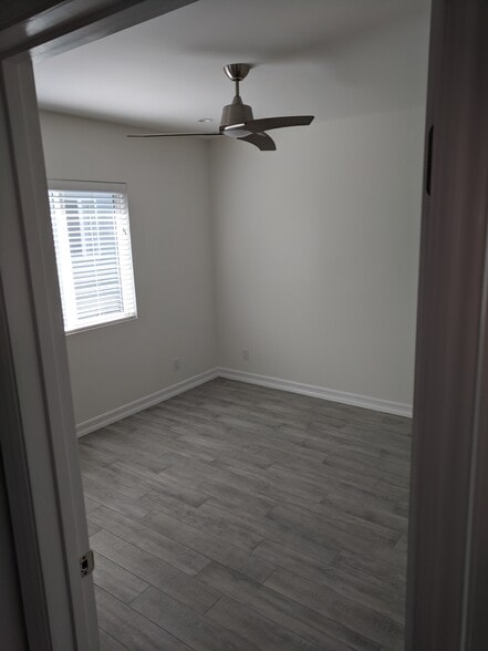 Building Photo - 2442 Granville Ave