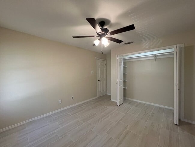 Building Photo - Cross Country Subdivision