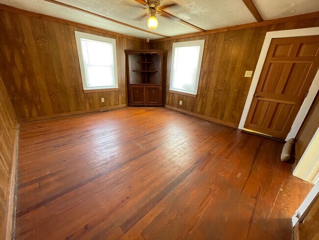 Building Photo - Adorable 2 Bedroom in Eden
