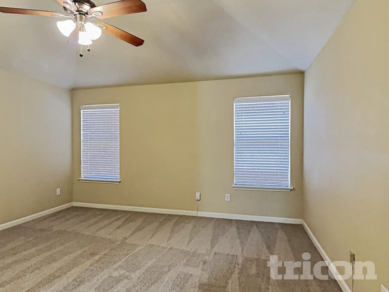 Building Photo - 1205 Rio Vista Dr