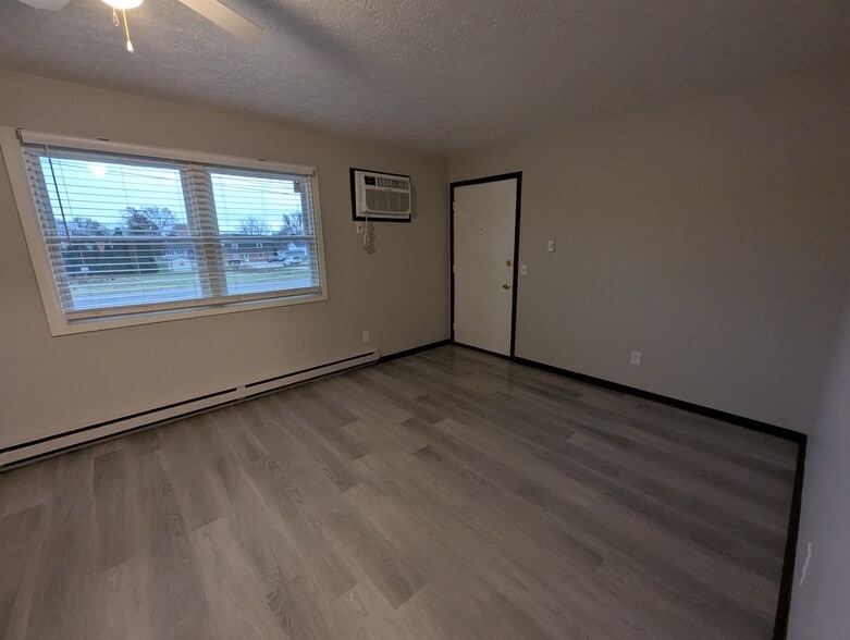 Living room - 237 Summit St N