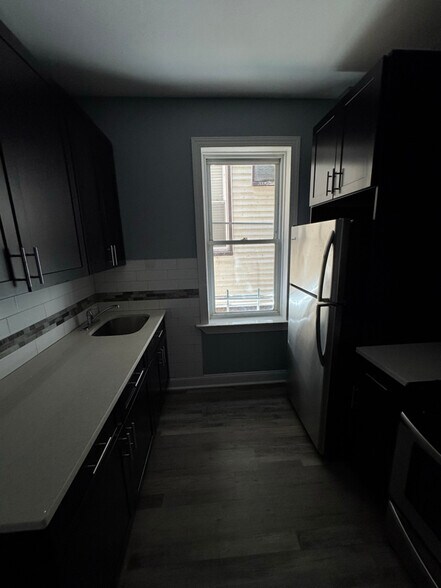 Building Photo - 662 Avenue A