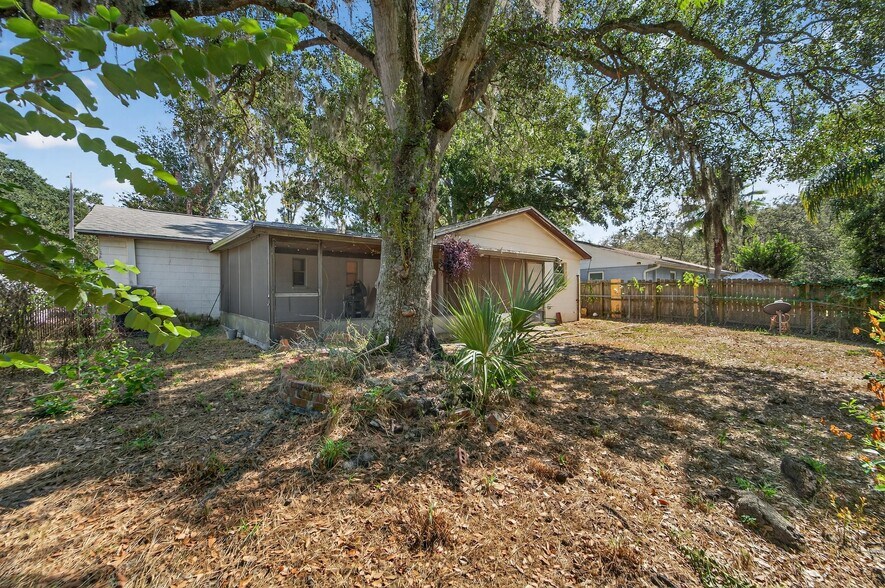 Building Photo - 1712 Village Ct