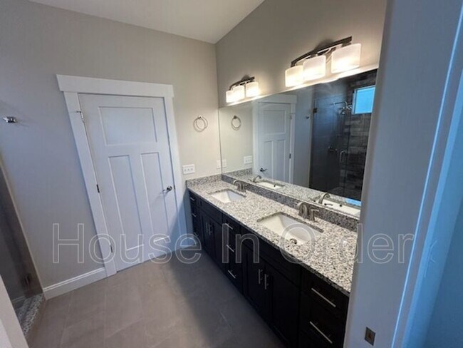 Building Photo - 203 Fletcher View Dr