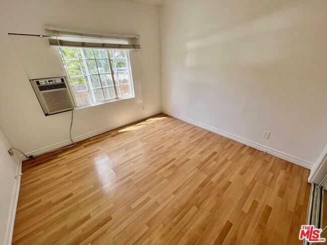 Building Photo - 420 Altair Pl