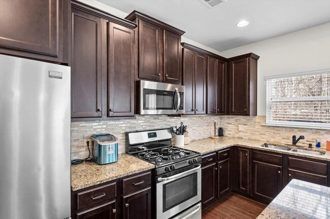 Building Photo - Furnished or Unfurnished spacious two story traditional conveniently located and ready now!