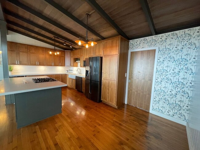 Building Photo - Kula Renovated Three Bedroom/Two Bathroom