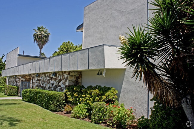 Building Photo - Center Street Apartments