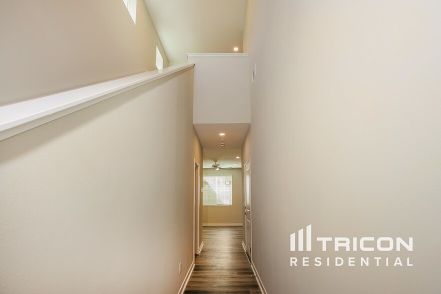 Building Photo - 31694 Luther Dr