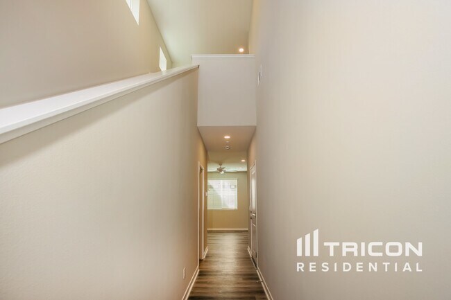 Building Photo - 31714 Luther Dr