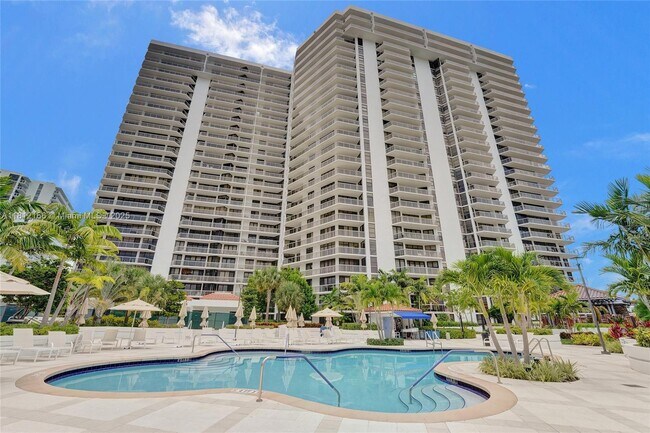 Building Photo - 20281 E Country Club Dr