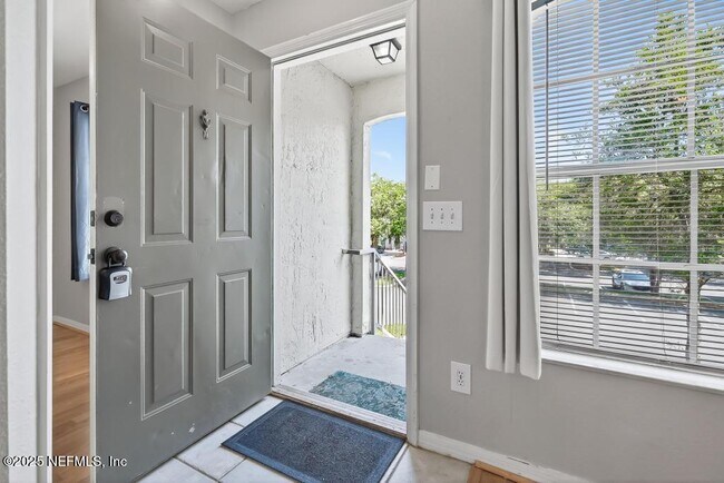 Building Photo - 13703 Richmond Park Dr N