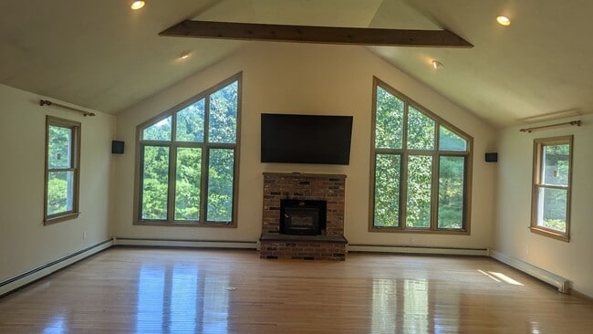 Building Photo - ***Please Respond Directly to the Online L...