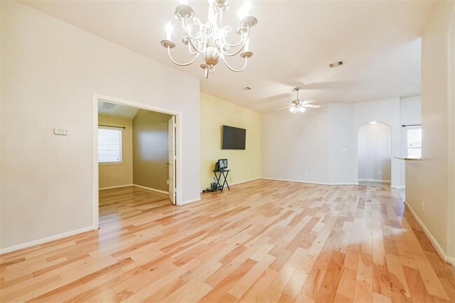 Building Photo - 13247 Gardnerville St