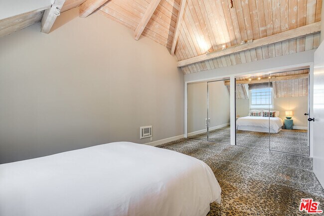 Building Photo - 2962 Valmere Dr