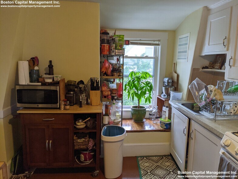 Building Photo - 464 Highland Ave