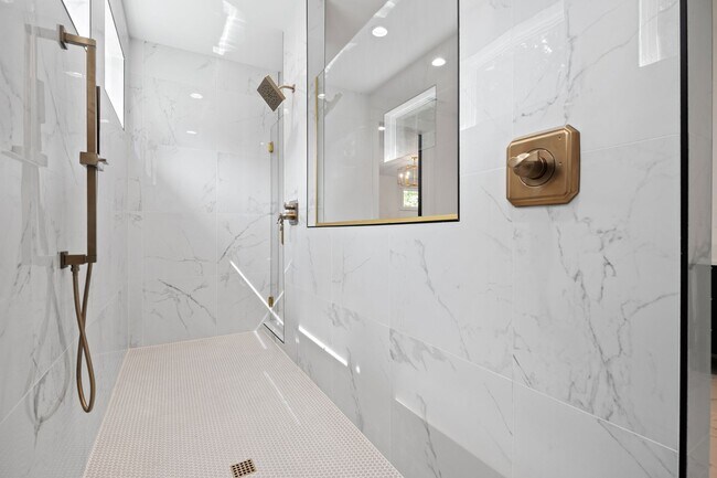 Building Photo - Modern 5-bedroom, 5-bathroom home in Durham