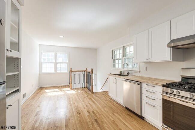 Building Photo - 50 Colonial Way