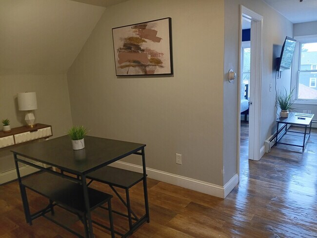 Building Photo - 20 Hawkins St