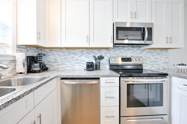 Building Photo - 11 Beachside Dr