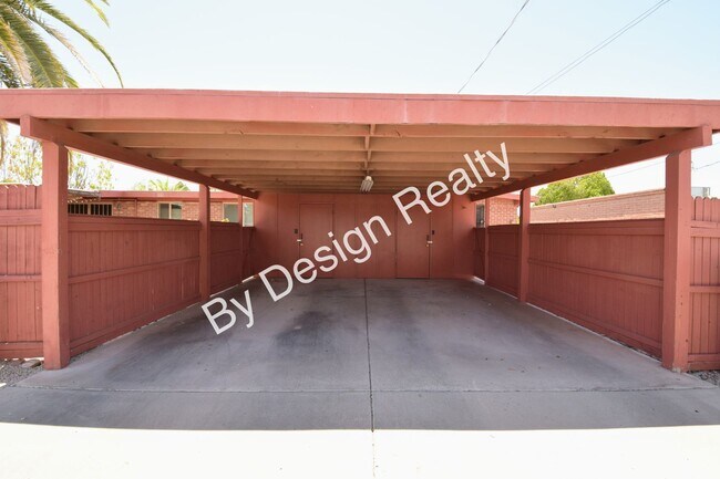 Building Photo - 3 Bed 2 Bath Midtown Duplex with Covered Parking & Storage