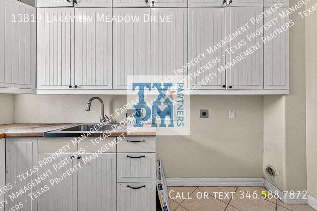 Building Photo - 13819 Lakeview Meadow Dr