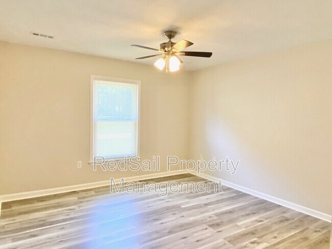 Building Photo - 39 Whites Ln