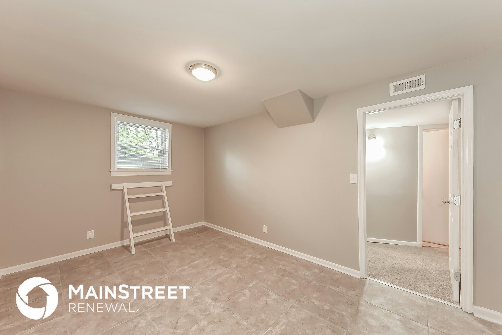 Building Photo - 1717 Bobolink Ln NE