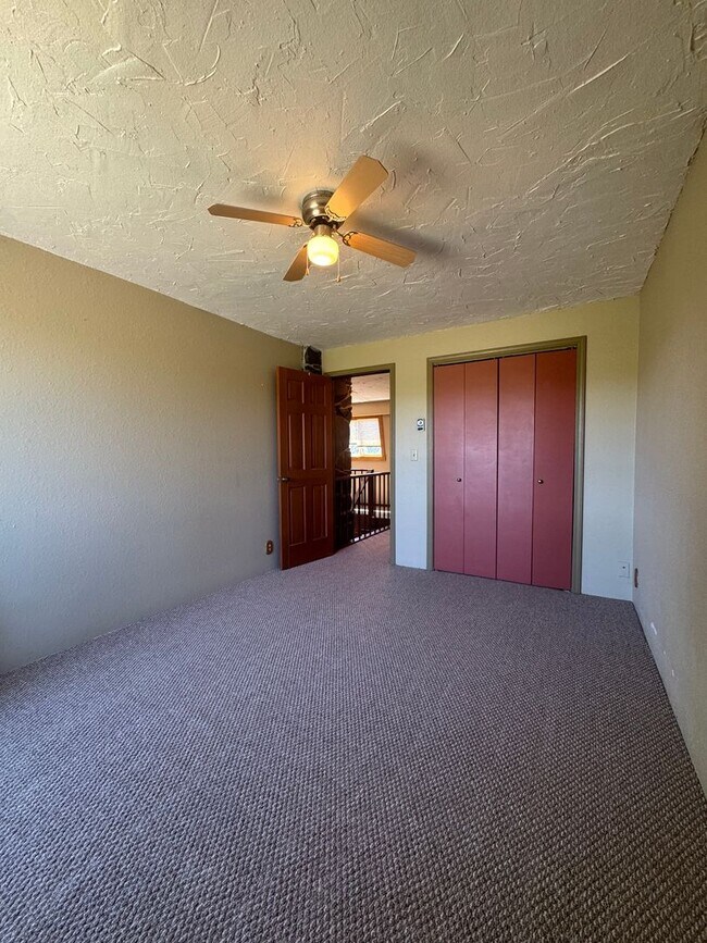 Building Photo - Idyllic 3bd, 2ba Retreat with Loft on 2+ A...