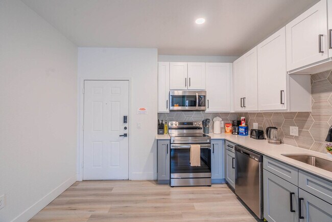 Building Photo - 6610 N 93rd Ave