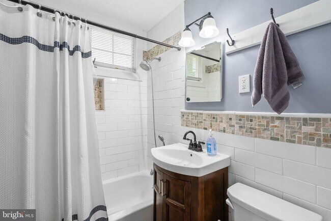 Building Photo - 3904 Lantern Dr
