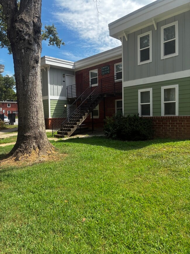 Building Photo - Stratham Place Apartments