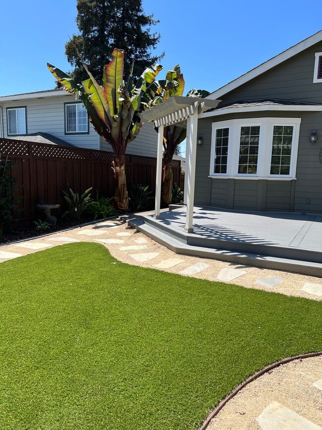 Building Photo - Prospects Heights Charmer 3bd / 2.5ba House
