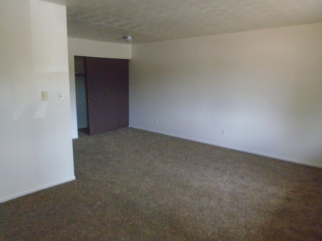 Building Photo - 2 BR Apt near Purdue University