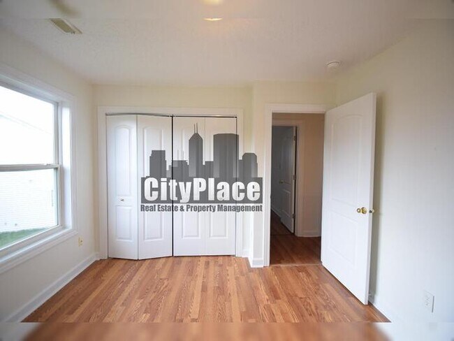 Building Photo - 1750 Buckeye Ct