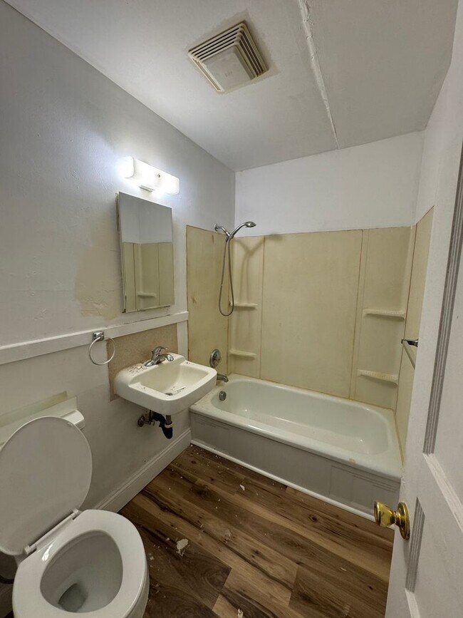 Building Photo - DEMJ620