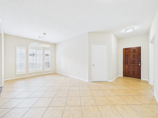 Building Photo - 519 Promenade Blvd