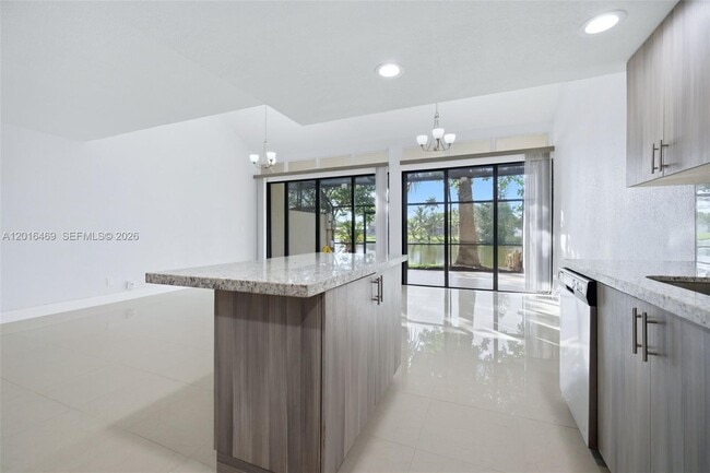 Building Photo - 10941 N Lakeview Dr