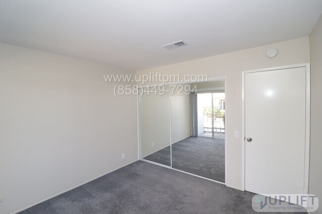Building Photo - 2 Bedroom 1.5 Bath Home in 55+ Community